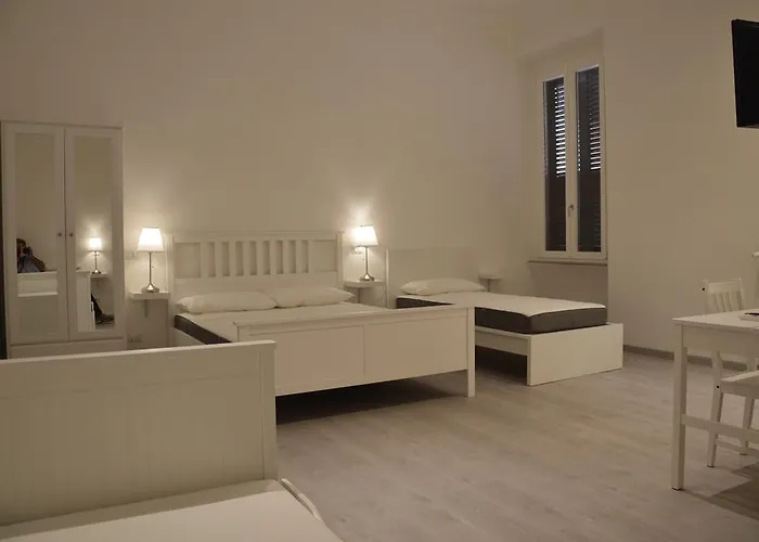 Piazza Cavour 4*
