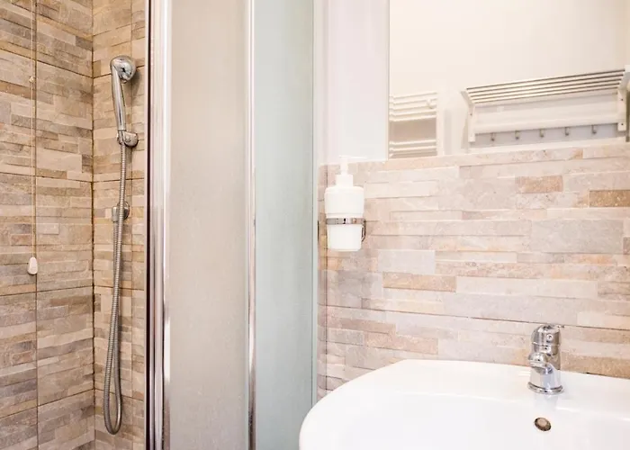 Konukevi Piazza Cavour 4*